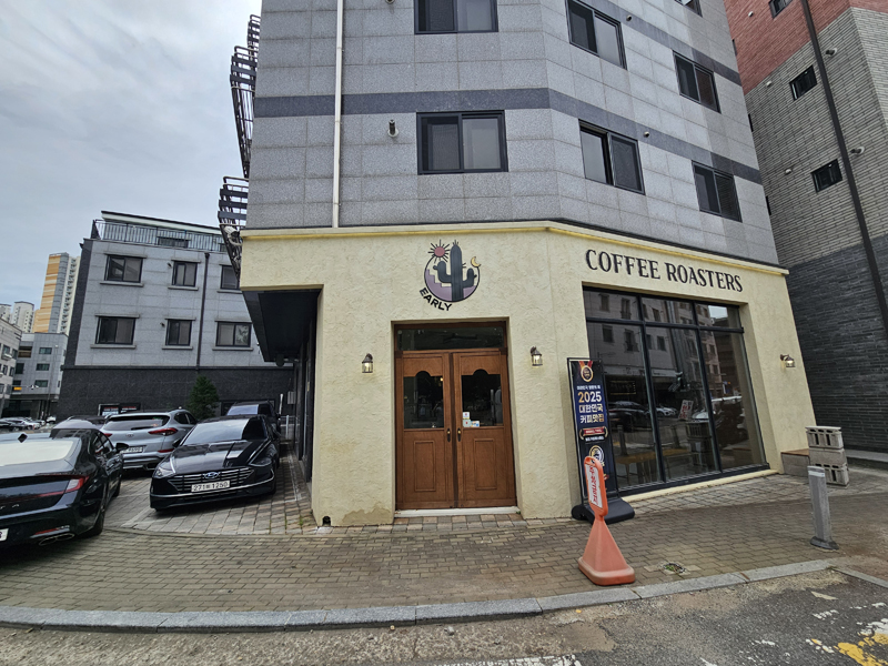 키오스크 얼리커피로스터스.jpg